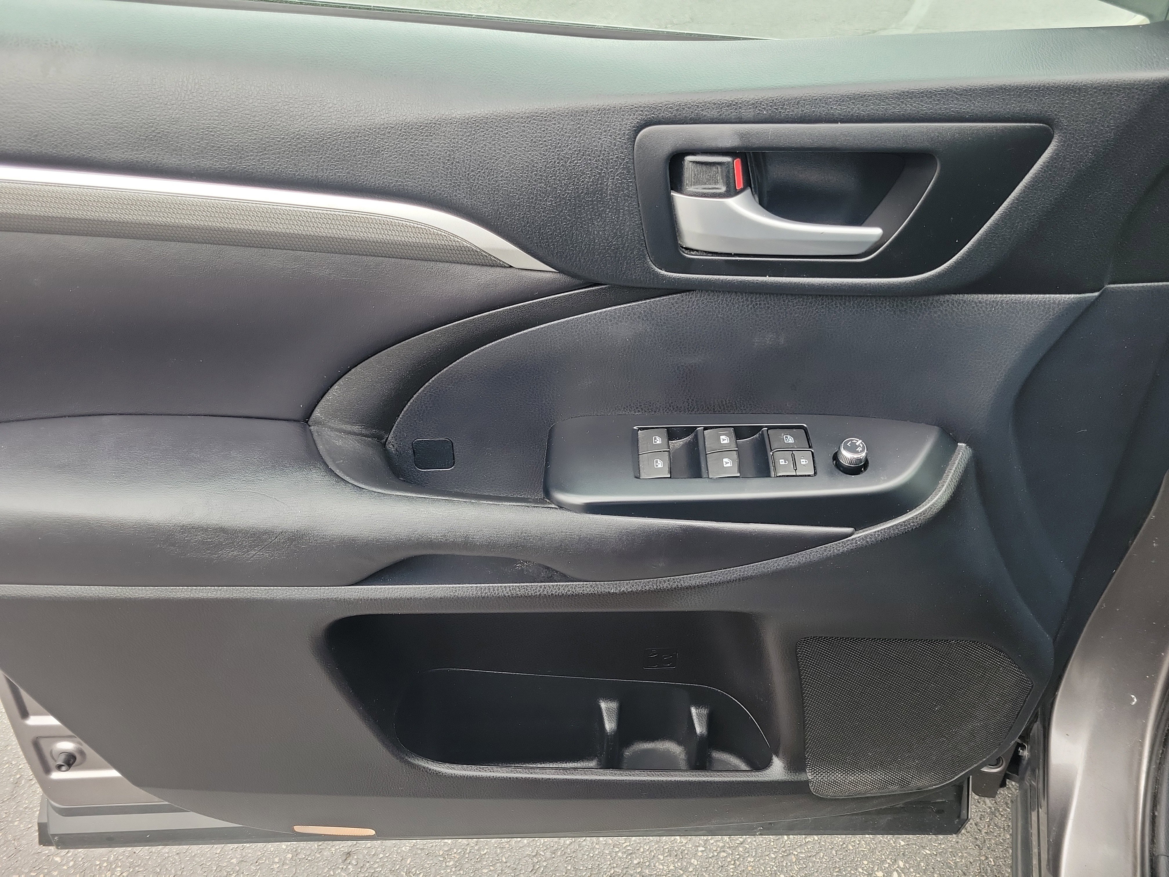 Certified 2018 Toyota Highlander SE AWD/4WD image 18