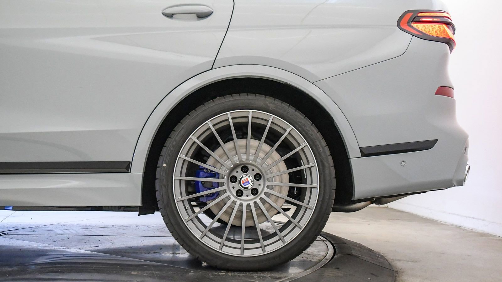 New 2026 BMW ALPINA XB7 image 13