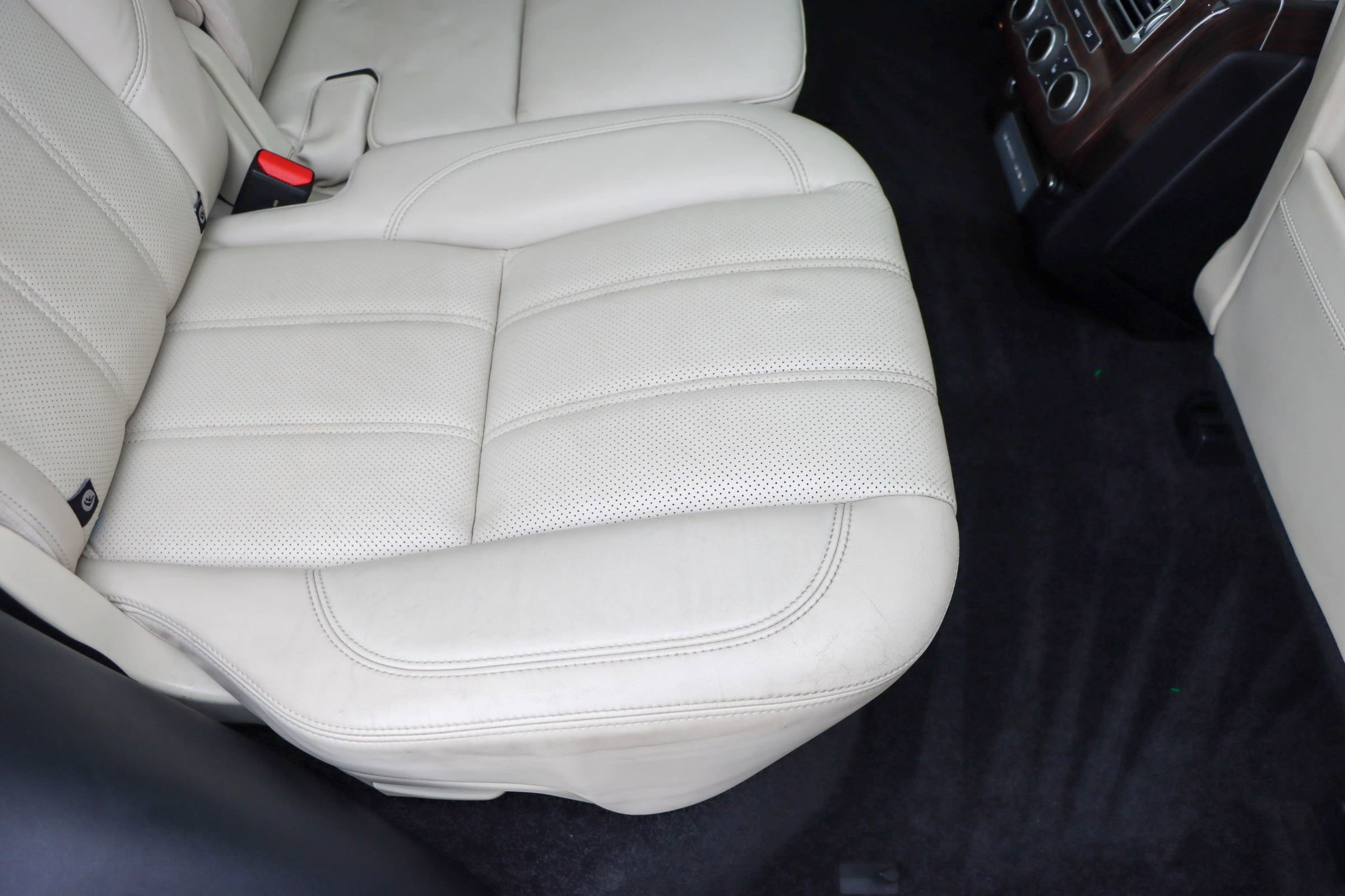 Used 2017 Land Rover Range Rover HSE image 14