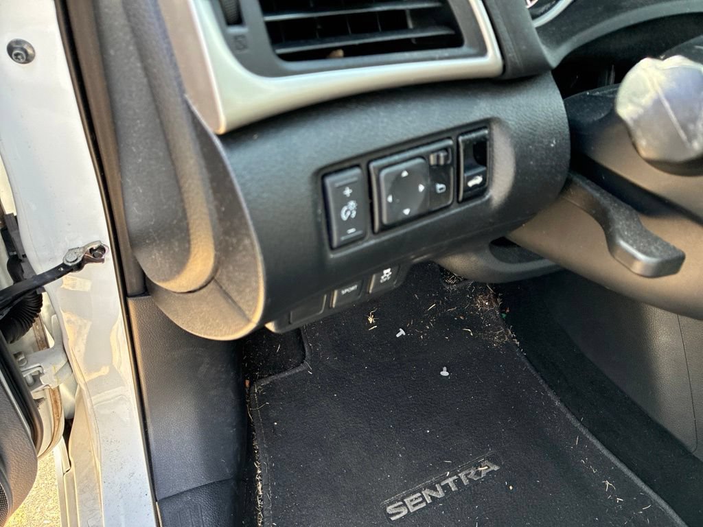 Used 2019 Nissan Sentra SR FWD image 30