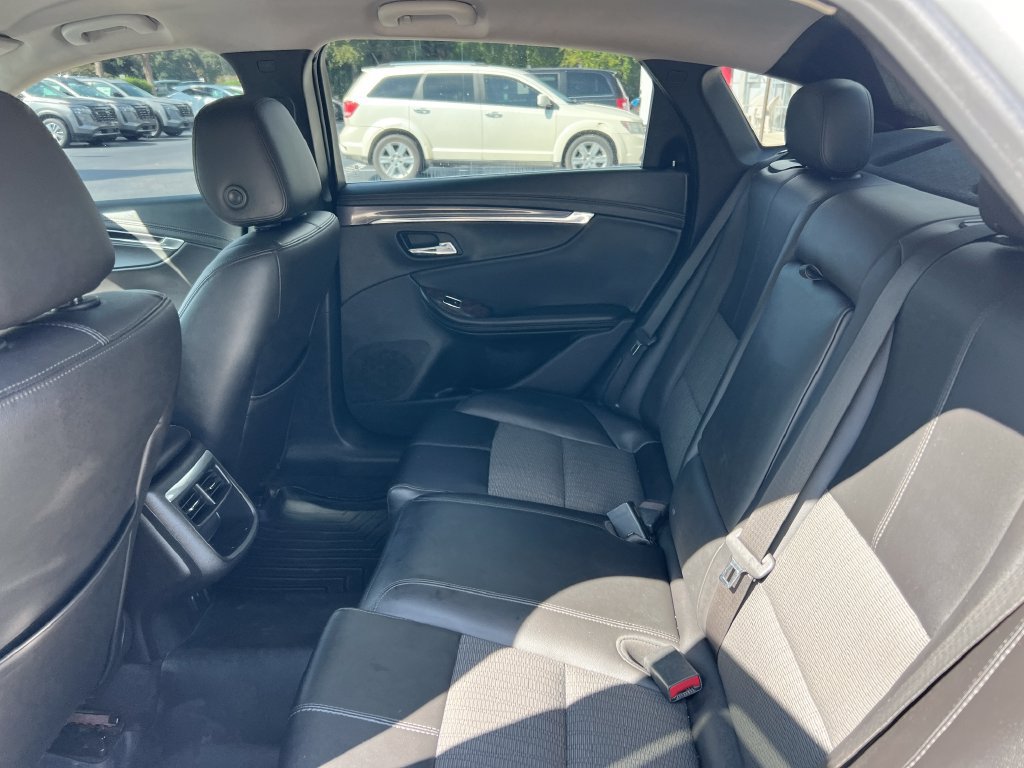 Used 2015 Chevrolet Impala LT w/ Convenience Package FWD image 13