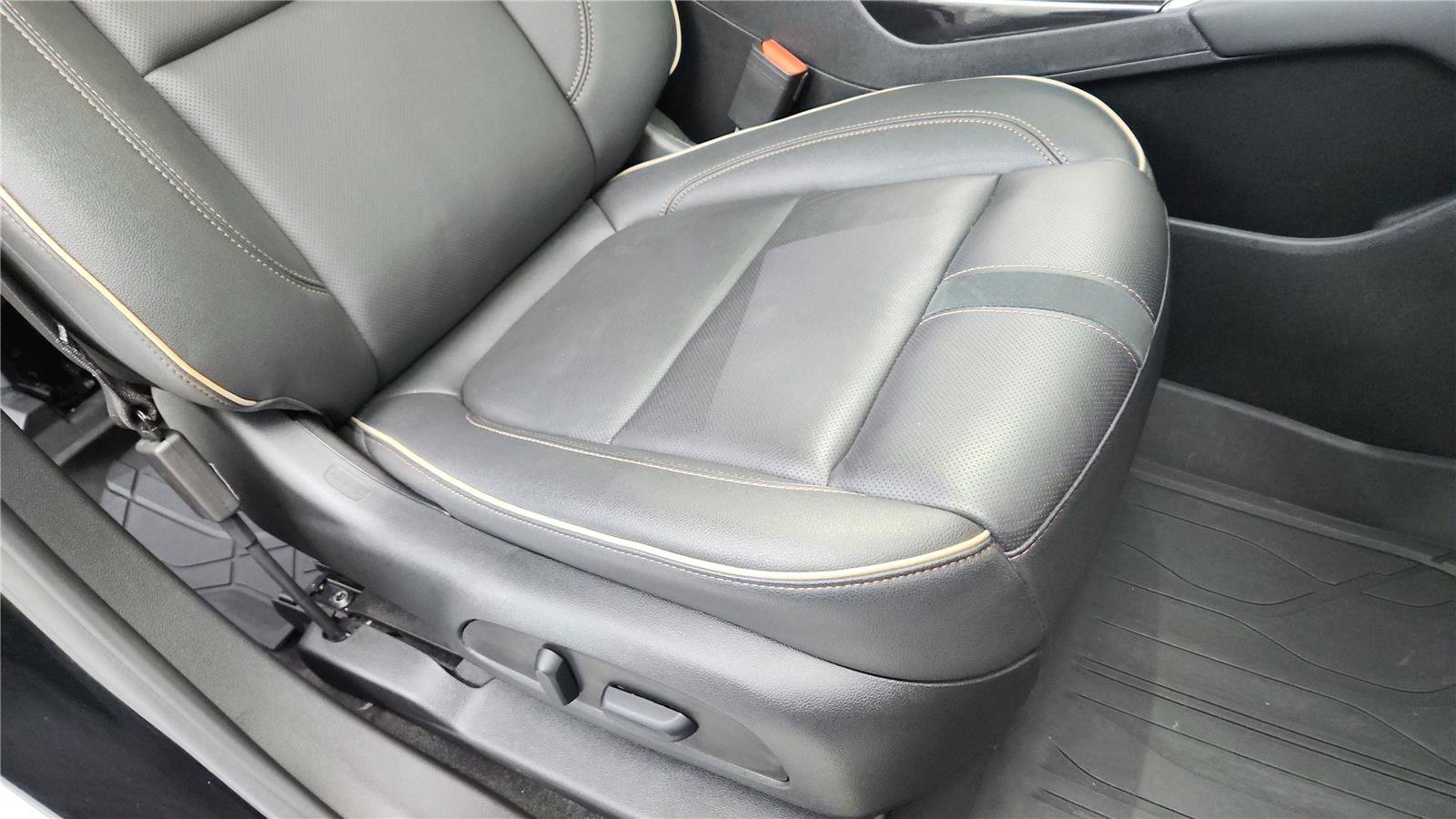 Used 2024 Chevrolet Blazer Premier w/ Driver Confidence II Package FWD image 22