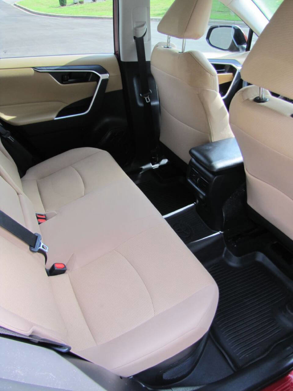 Used 2024 Toyota RAV4 LE image 29