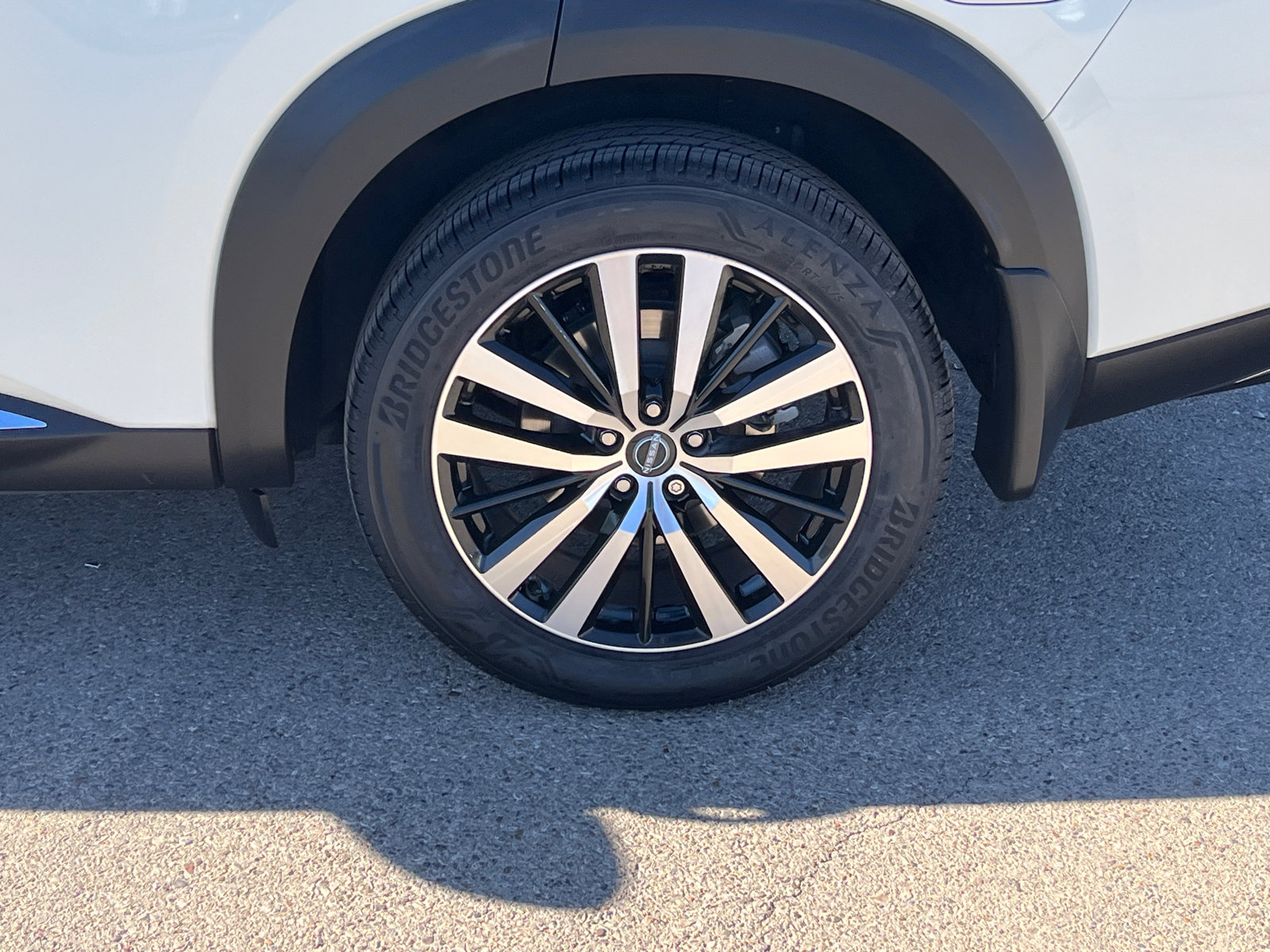 Used 2023 Nissan Pathfinder Platinum image 5