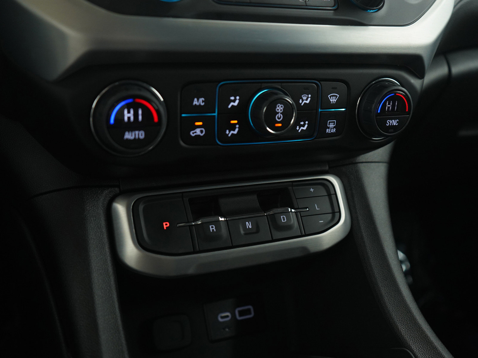 Used 2023 GMC Acadia SLE image 24