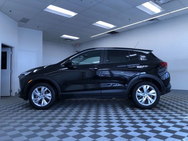 Used 2025 Buick Encore GX Preferred AWD/4WD image 12