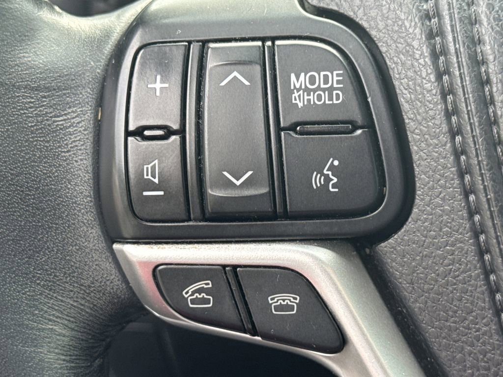 Used 2015 Toyota Highlander XLE FWD image 25