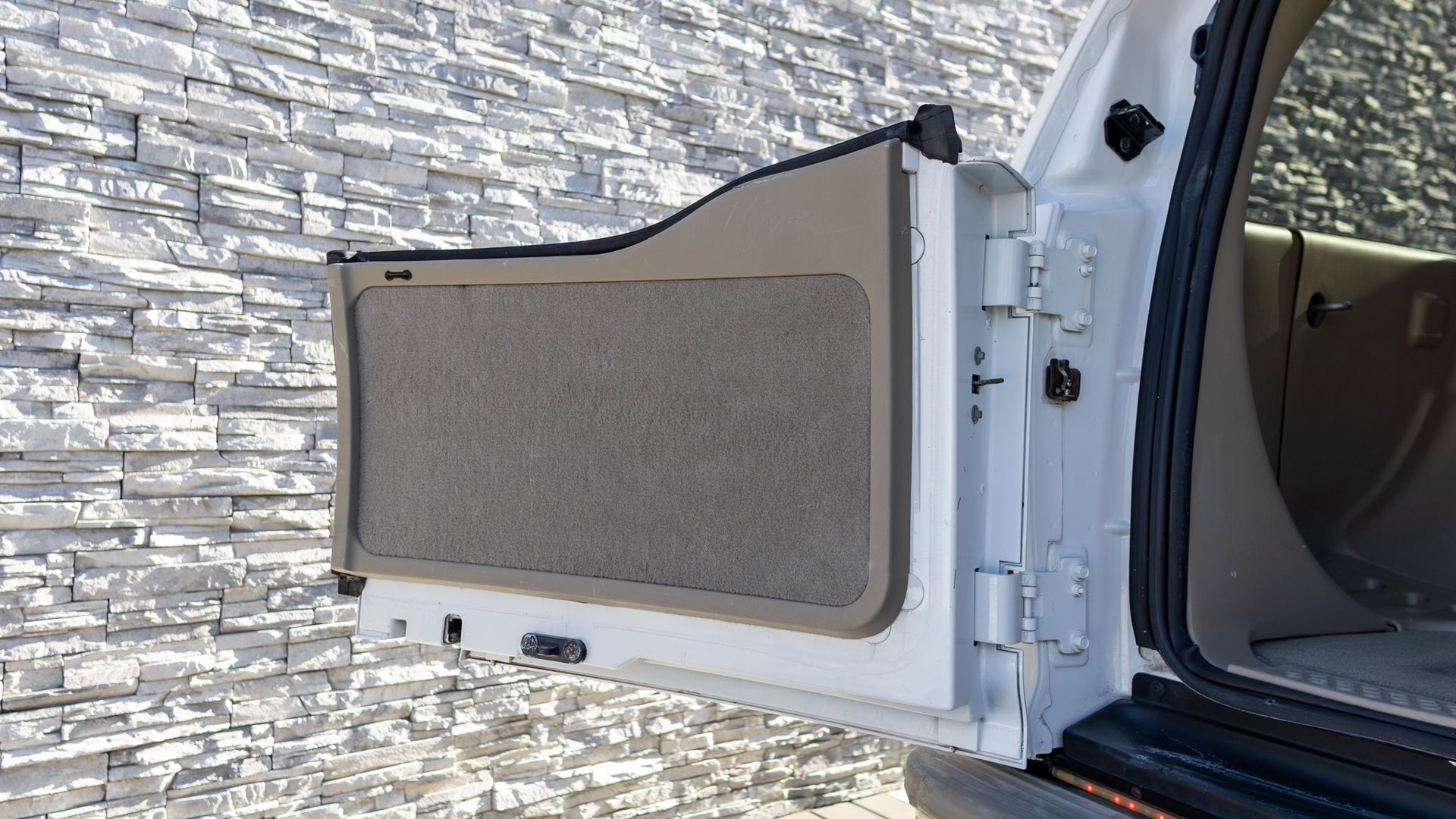 Used 2005 Ford Excursion Eddie Bauer image 30