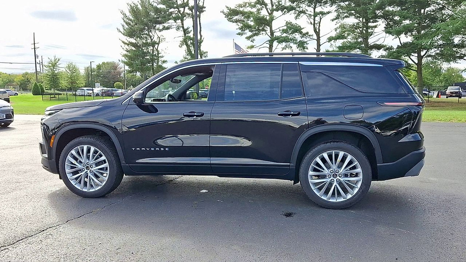 New 2027 Chevrolet Traverse LT w/ Driver Confidence Package AWD/4WD image 8