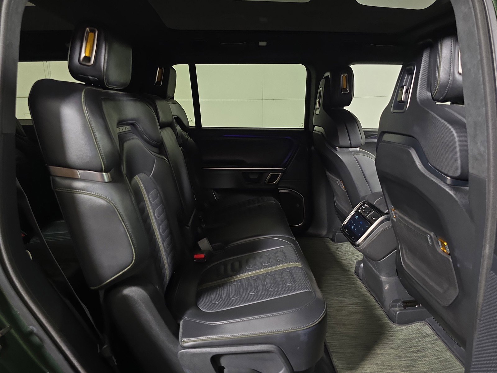 Used 2023 Rivian R1S Adventure image 22