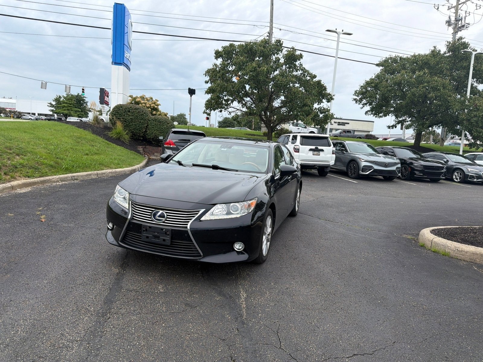 Used 2015 Lexus ES 300h w/ Navigation System Package FWD image 6