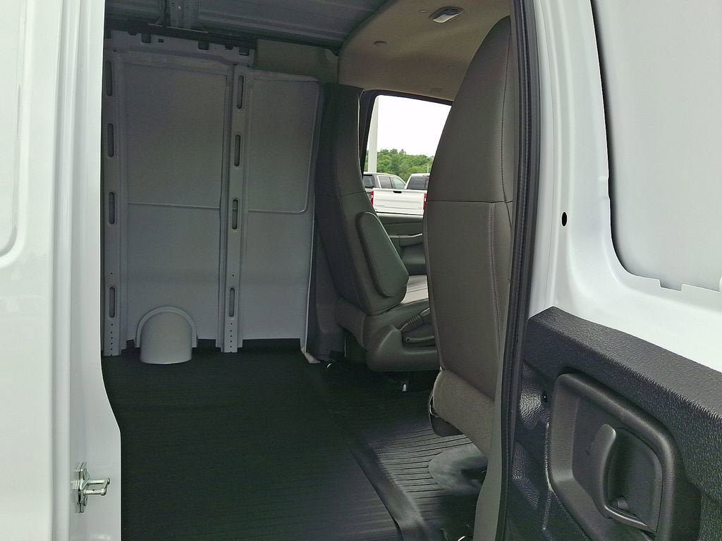 New 2026 GMC Savana 3500 w/ Driver Convenience Package RWD image 5