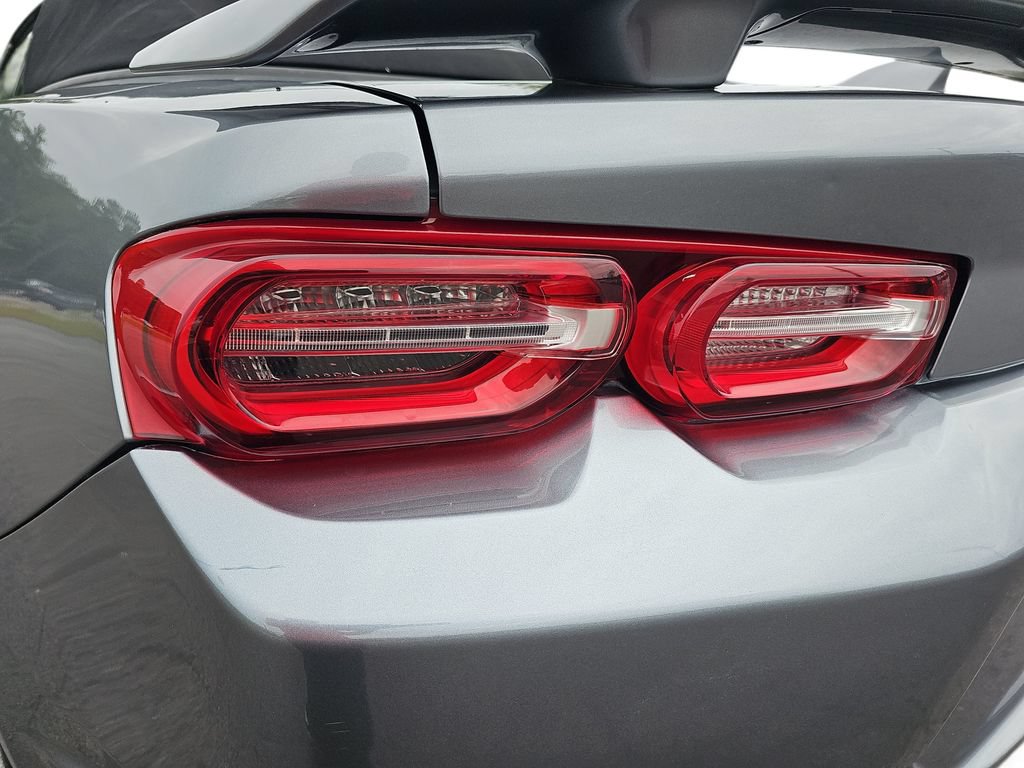 Used 2020 Chevrolet Camaro LT RWD image 35