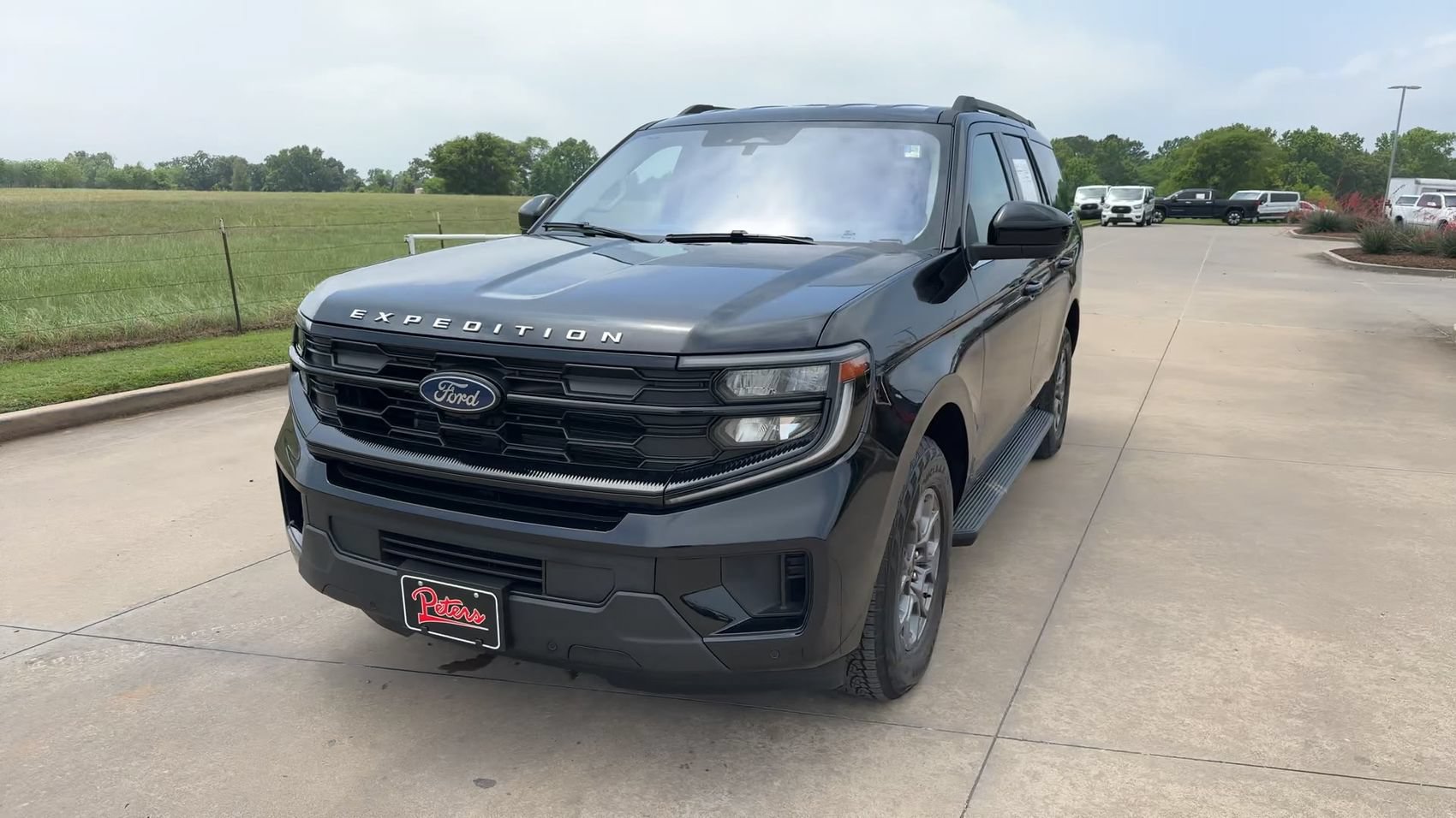 Used 2025 Ford Expedition Active AWD/4WD image 4