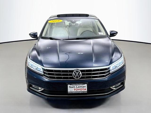 Used 2018 Volkswagen Passat 2.0T SEL Premium FWD image 2