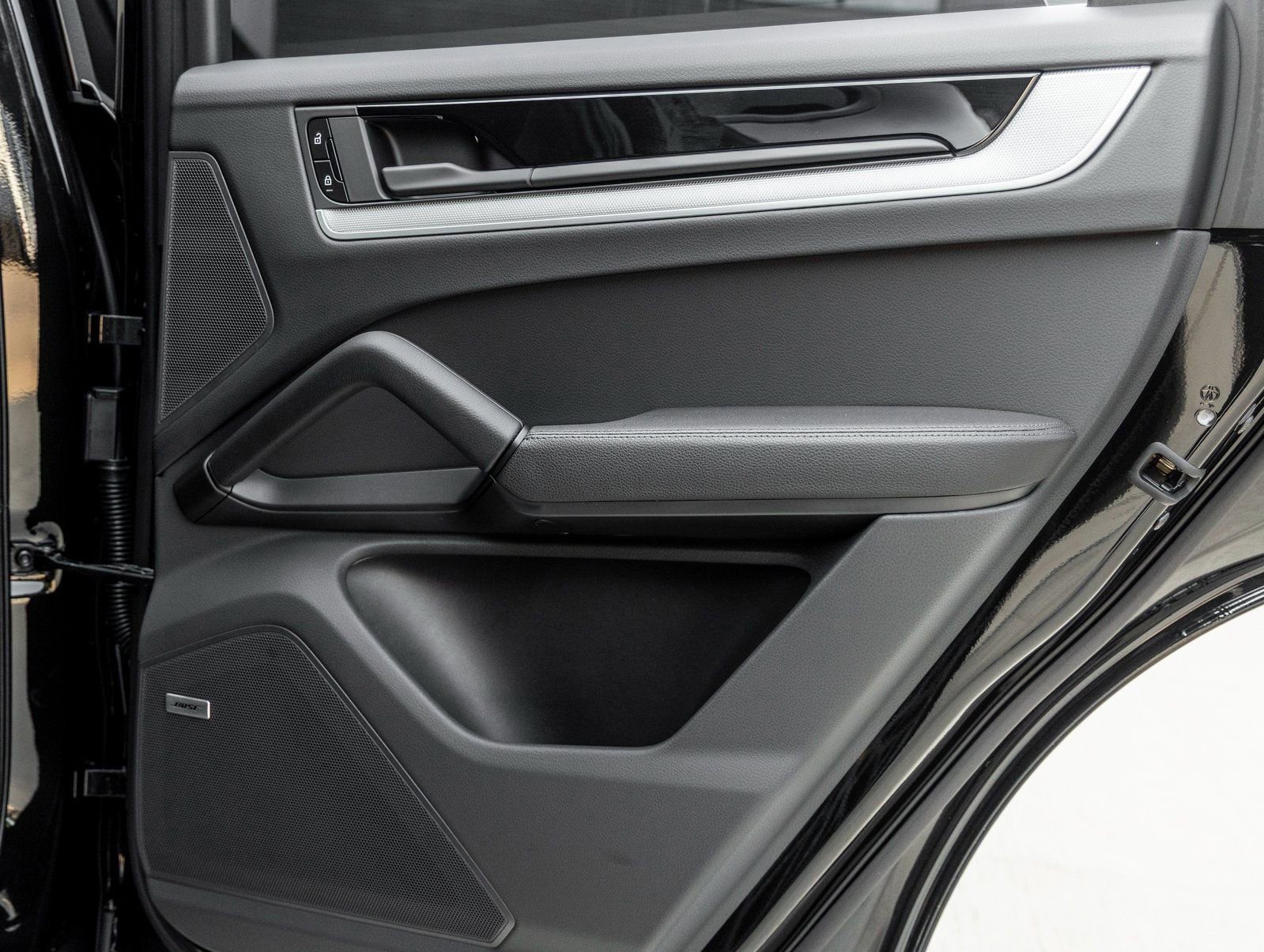 Certified 2025 Porsche Cayenne image 32