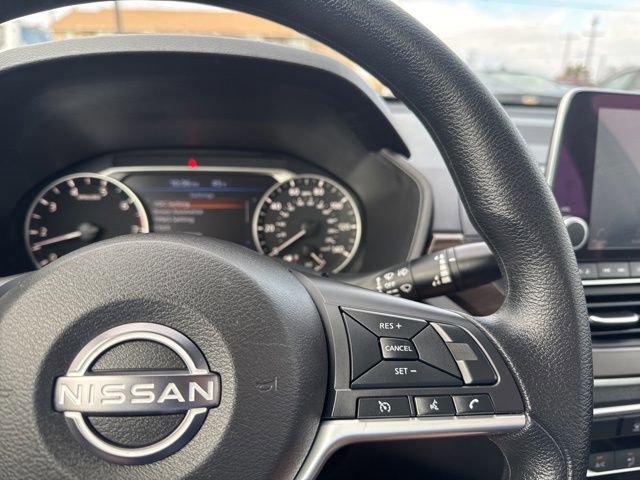 Used 2025 Nissan Altima 2.5 SV image 9