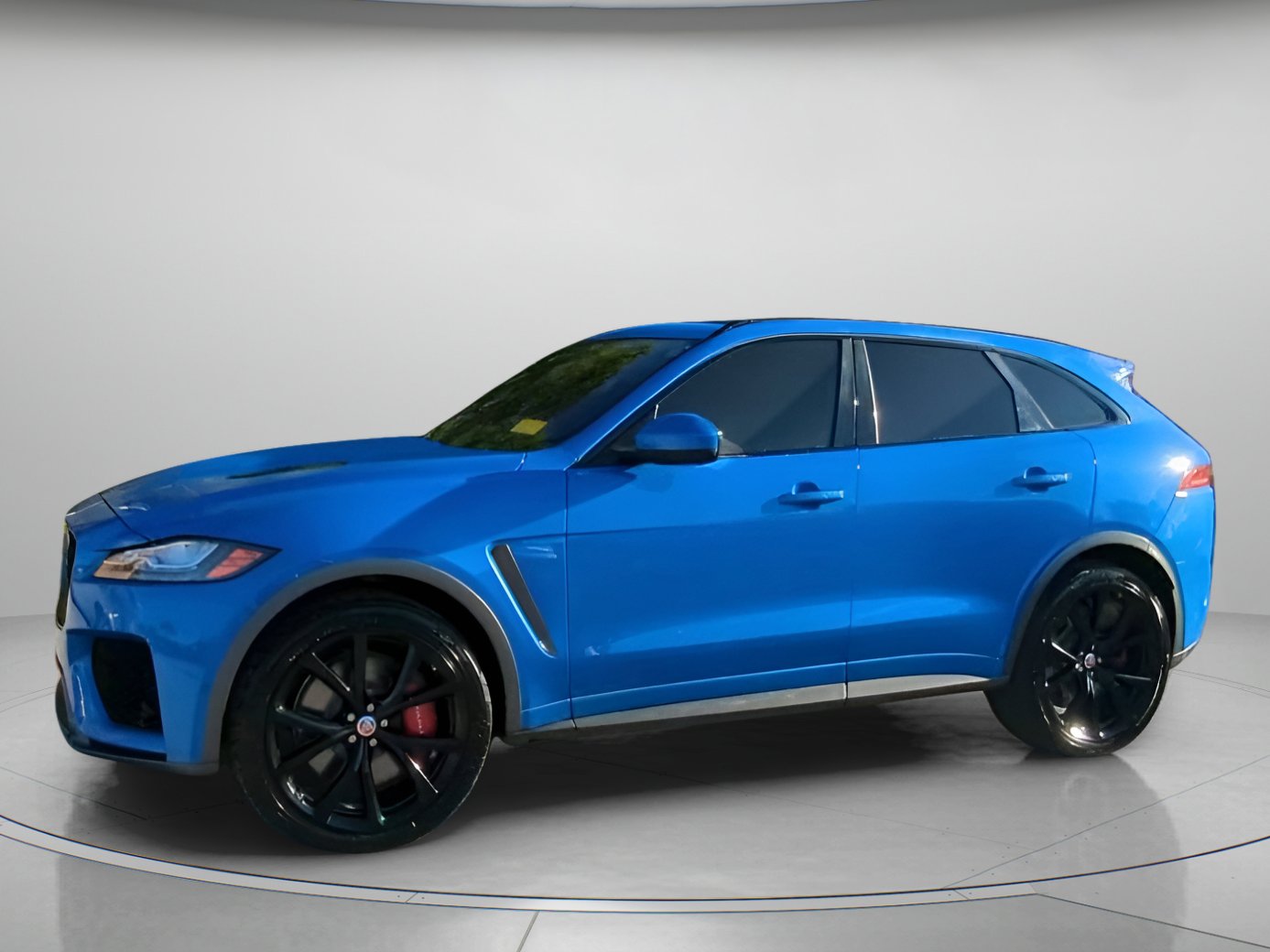 Used 2020 Jaguar F-PACE SVR image 13