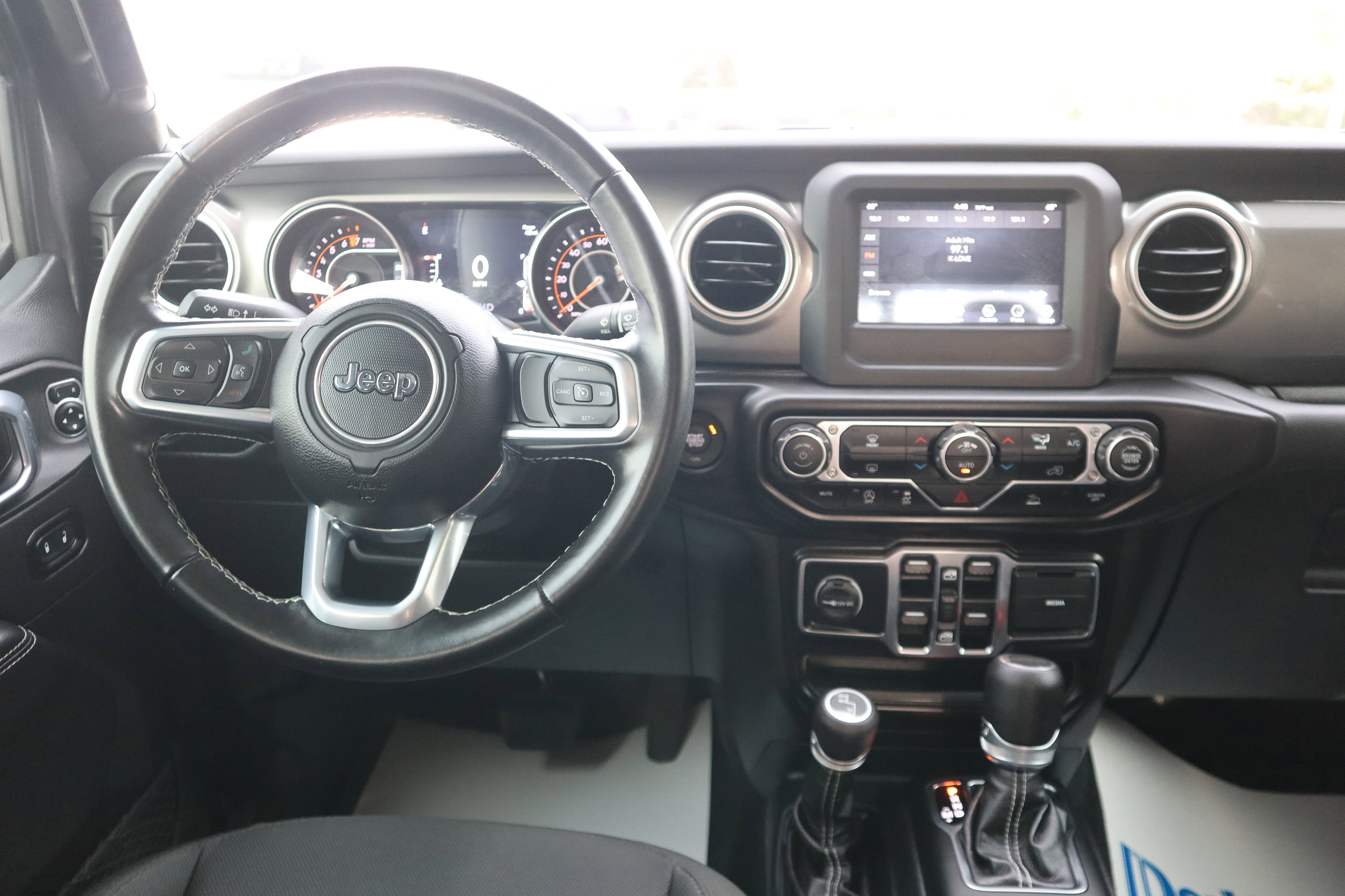 Used 2021 Jeep Gladiator Overland w/ Trailer Tow Package image 14