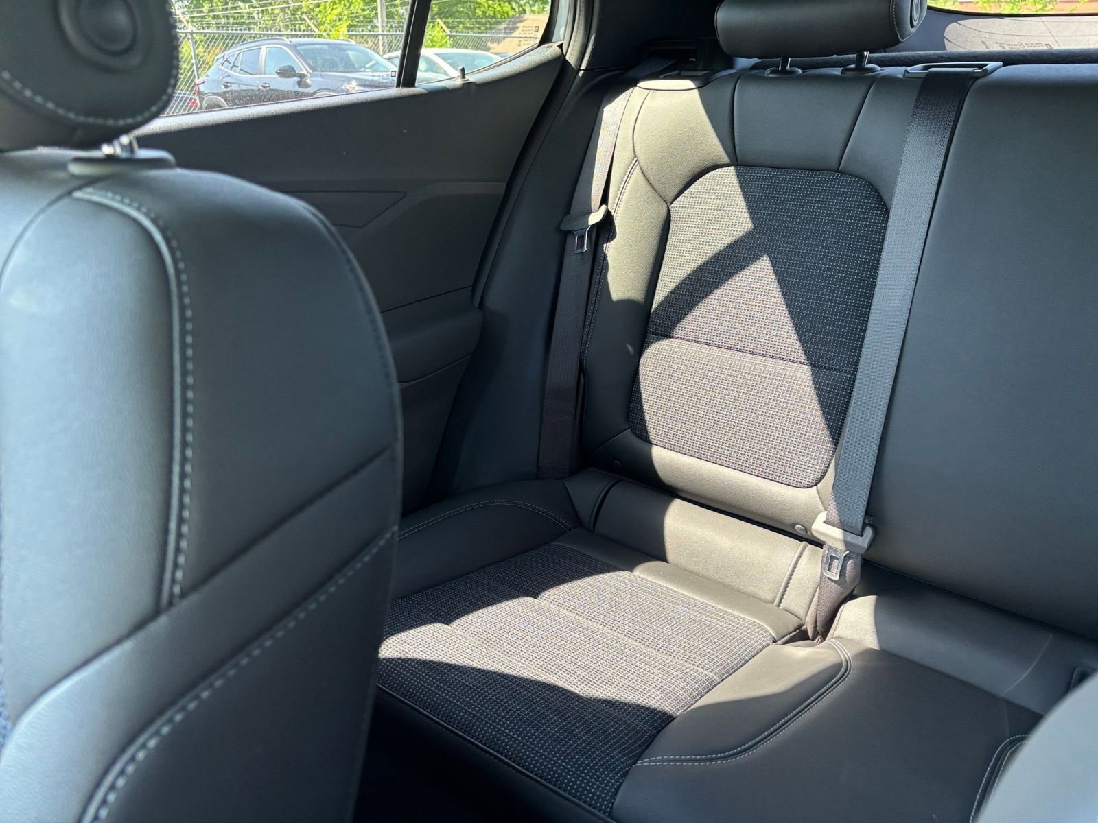 Used 2025 Buick Envista Preferred FWD image 38