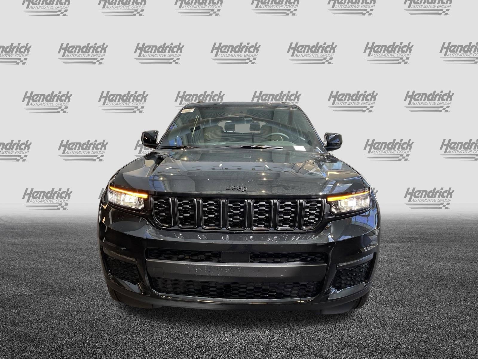Certified 2025 Jeep Grand Cherokee L Limited w/ Black Appearance Package RWD image 3