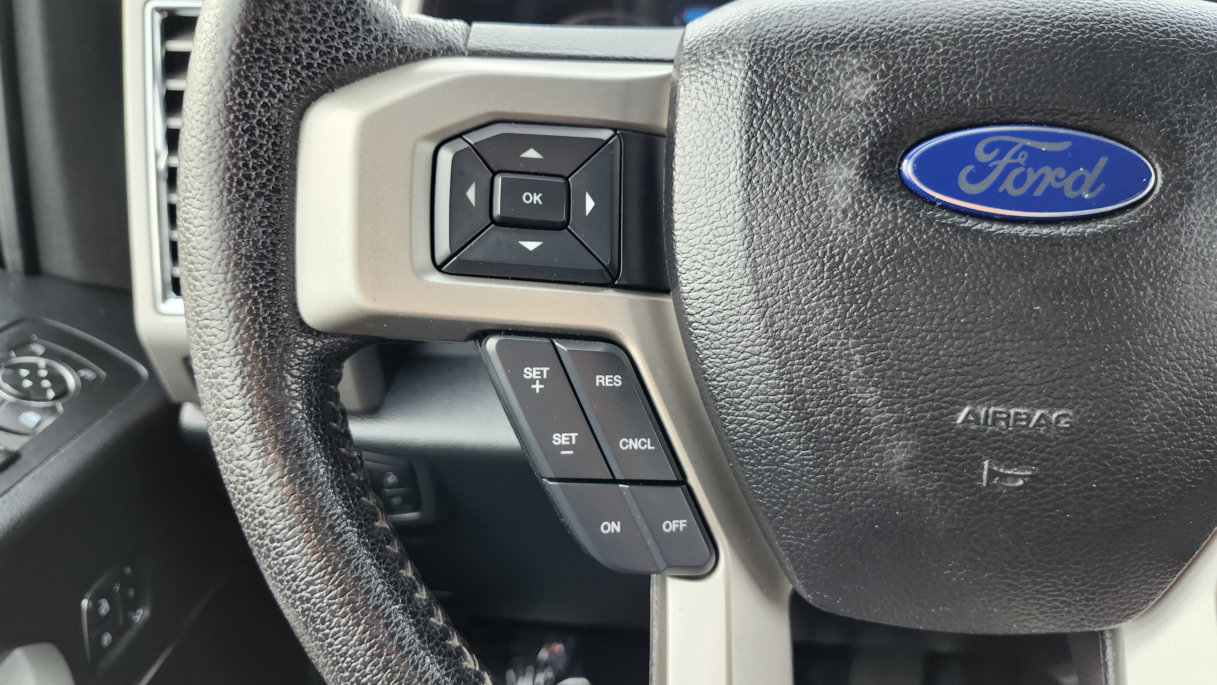 Used 2016 Ford F150 Lariat image 40