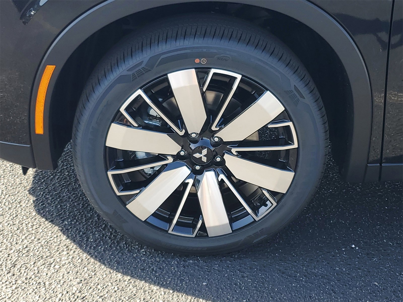 New 2025 Mitsubishi Outlander SE image 32