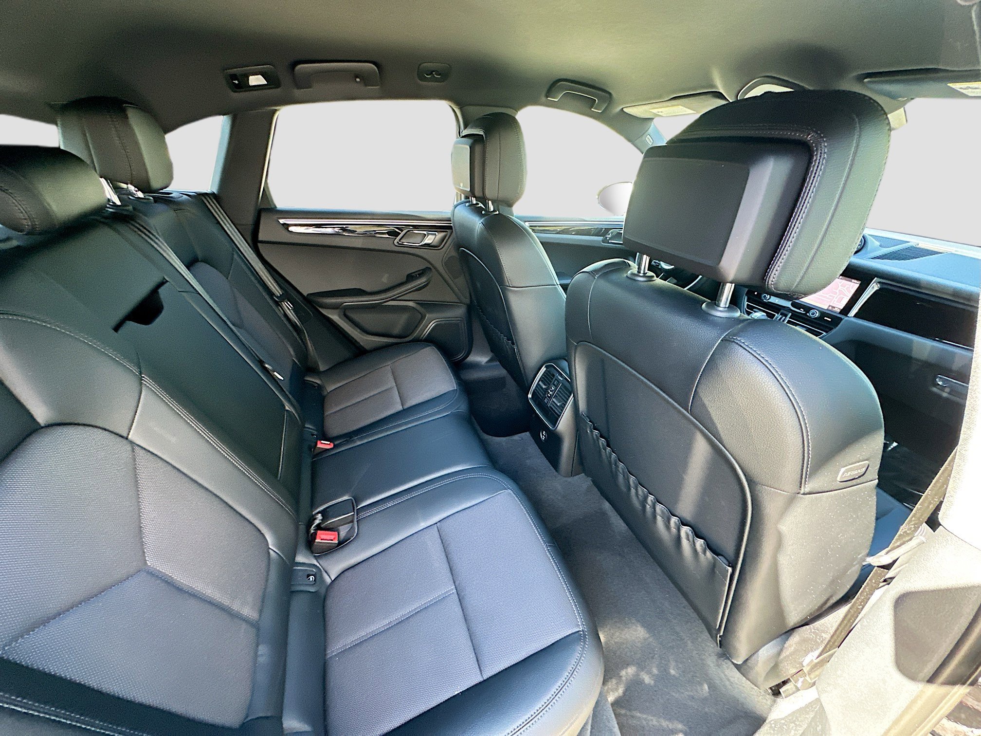 Used 2024 Porsche Macan image 31