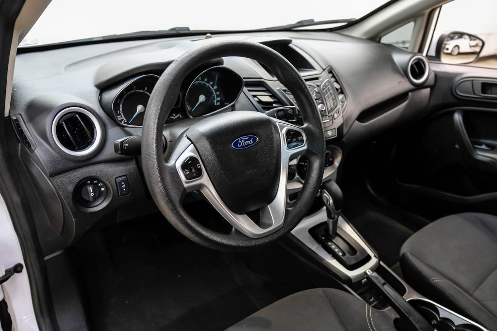 Used 2019 Ford Fiesta SE FWD image 3