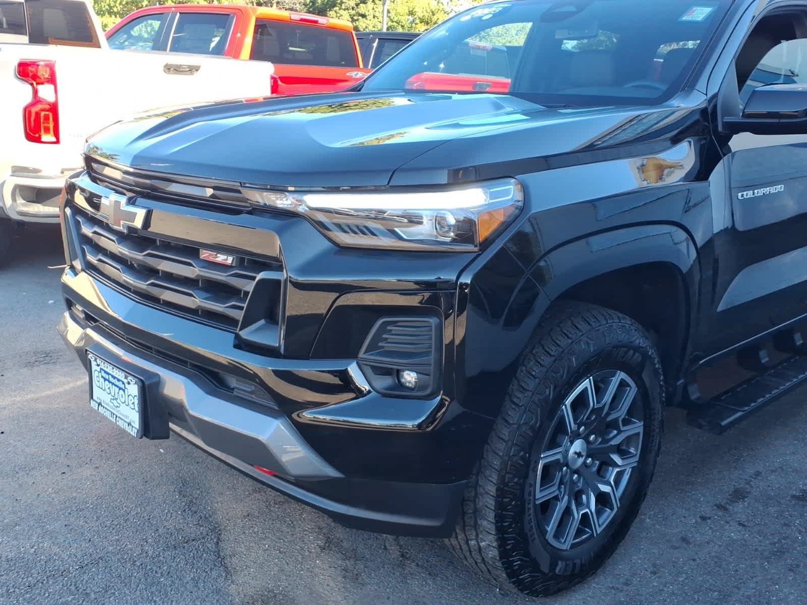 Used 2023 Chevrolet Colorado Z71 w/ Z71 Convenience Package 2 AWD/4WD image 7