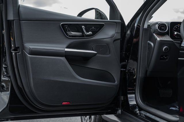 New 2025 Mercedes-Benz GLC 350e 4MATIC image 33