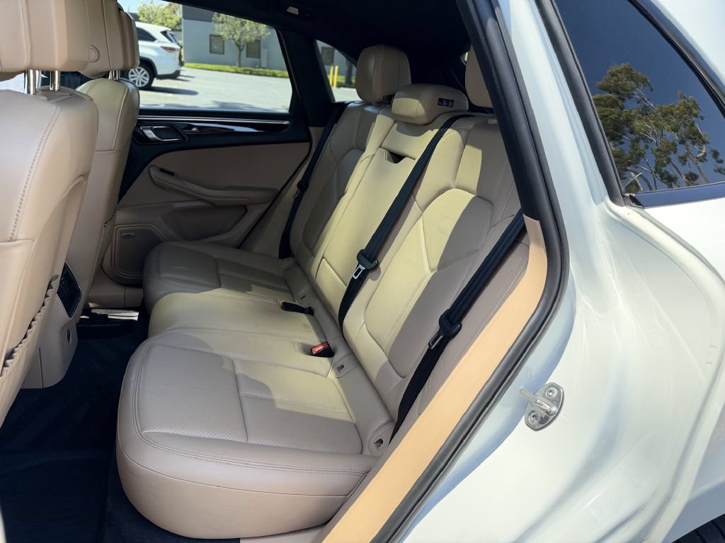 Used 2021 Porsche Macan S AWD/4WD image 12
