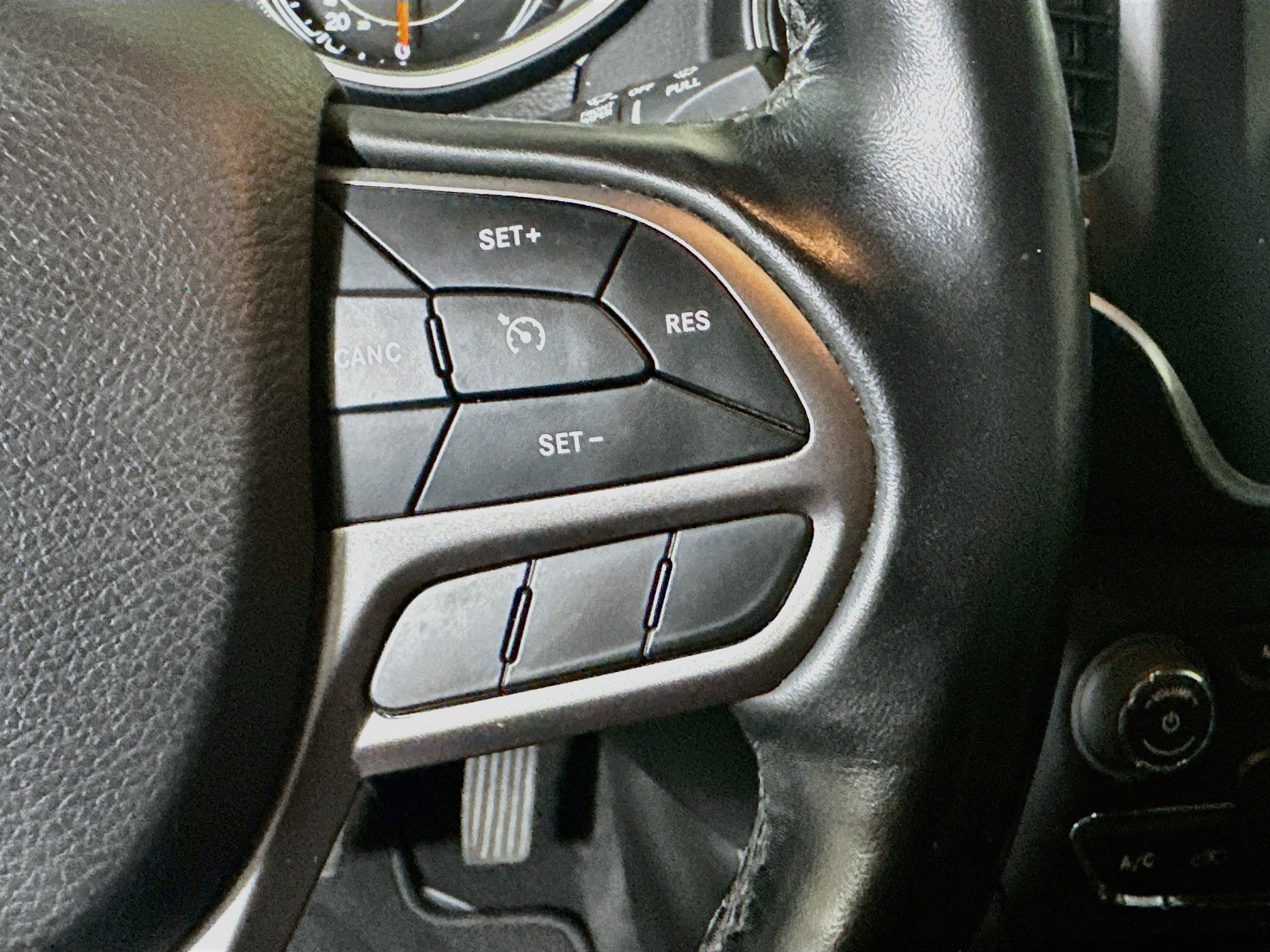 Used 2021 Jeep Cherokee Latitude Lux AWD/4WD image 17