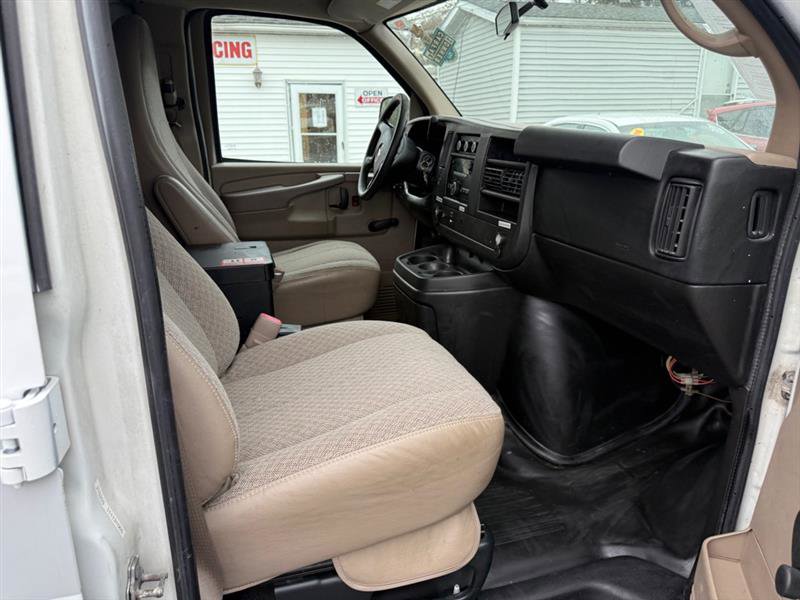 Used 2011 Chevrolet Express 2500 image 25
