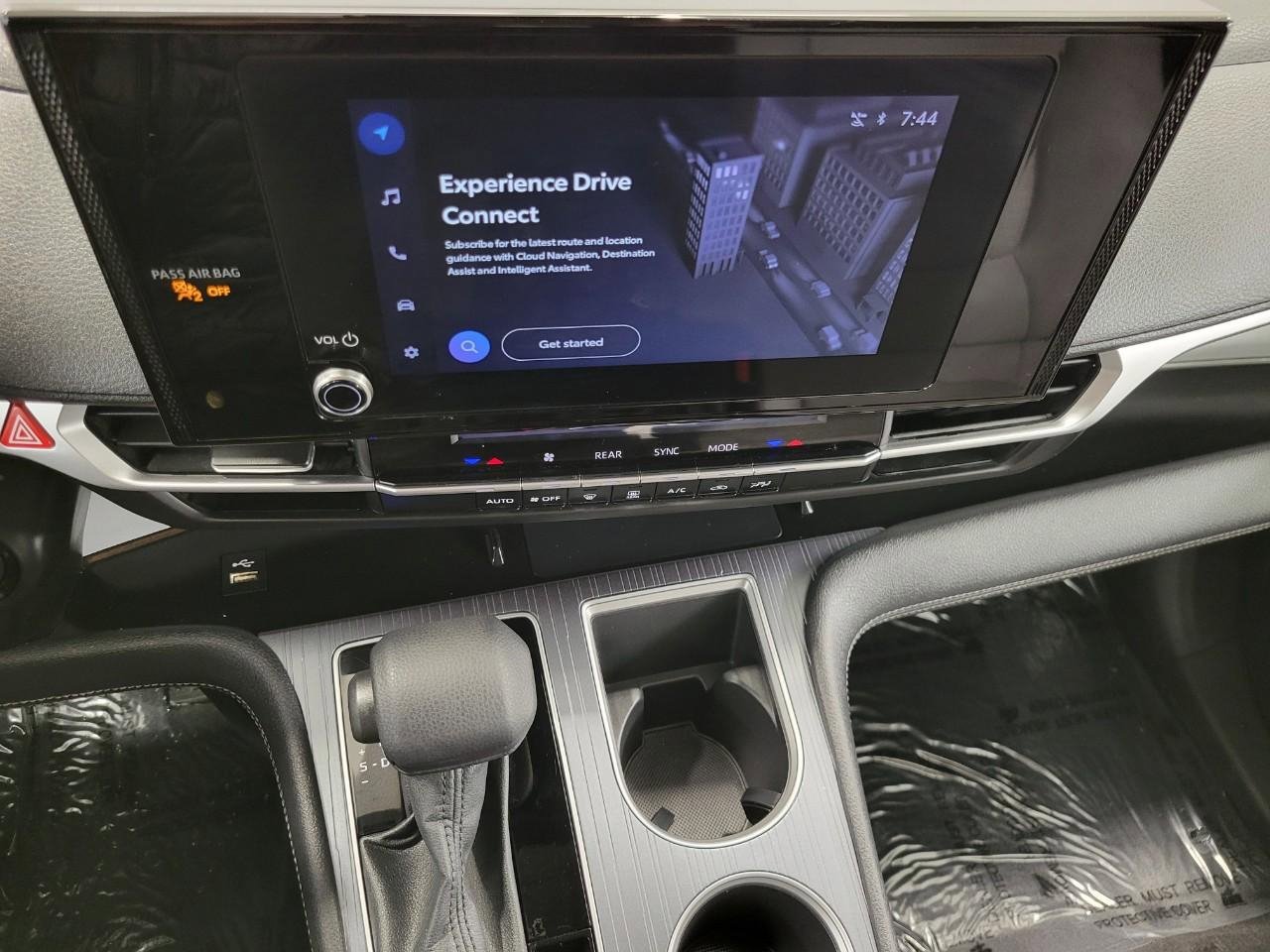 Used 2025 Toyota Sienna LE image 7