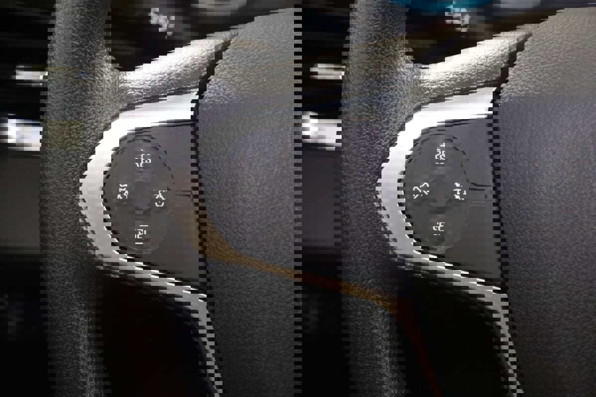 Used 2021 Chevrolet Traverse LS AWD/4WD image 30