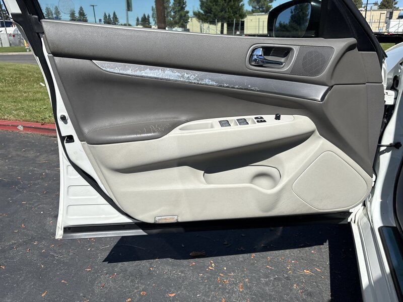 Used 2012 INFINITI G25 Journey RWD image 28