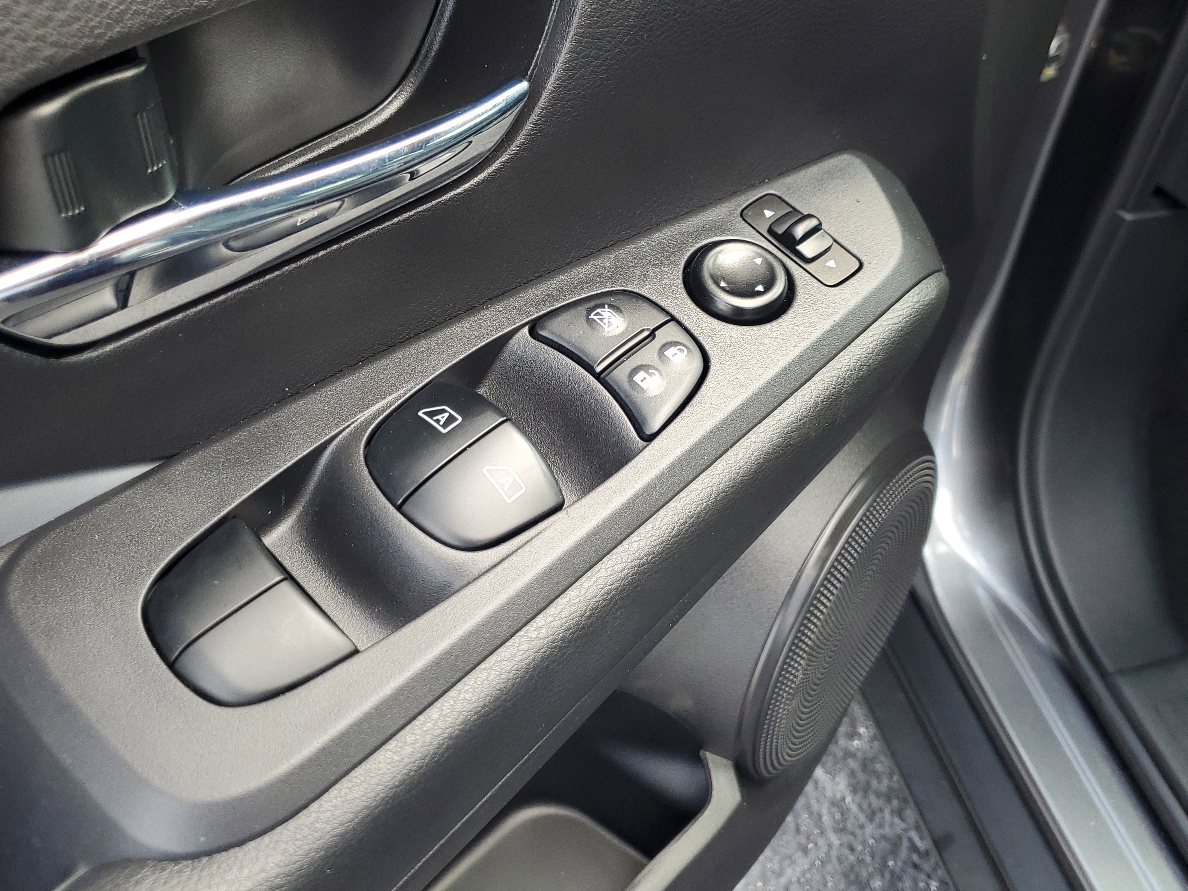 Used 2023 Nissan Kicks SR w/ SR Premium Package image 18