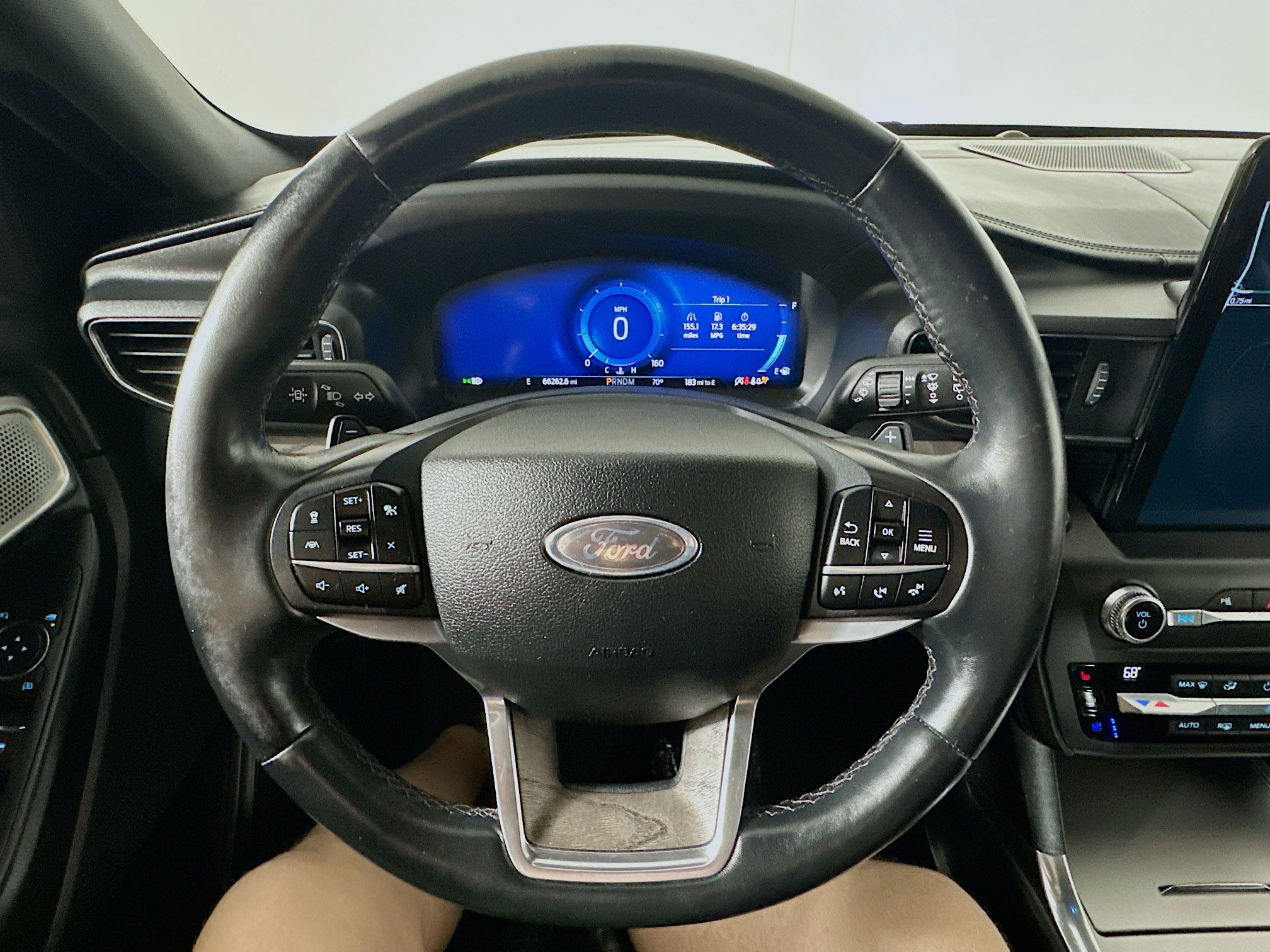 Used 2020 Ford Explorer Platinum w/ Premium Technology Package AWD/4WD image 11