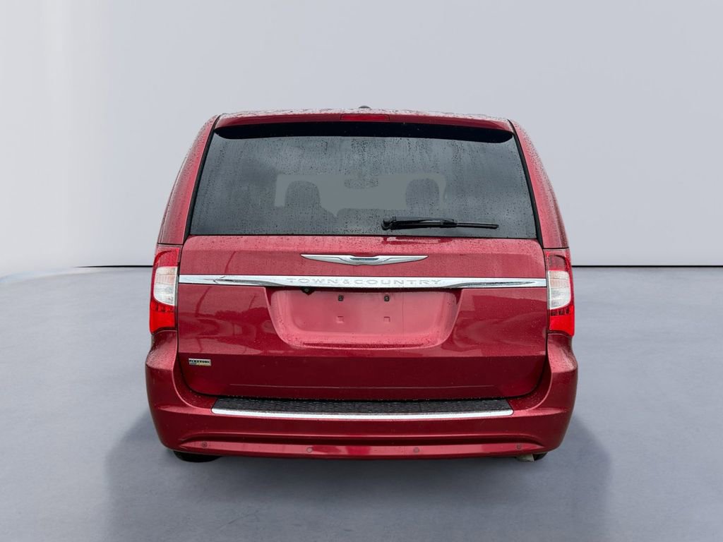 Used 2013 Chrysler Town & Country Touring-L FWD image 4