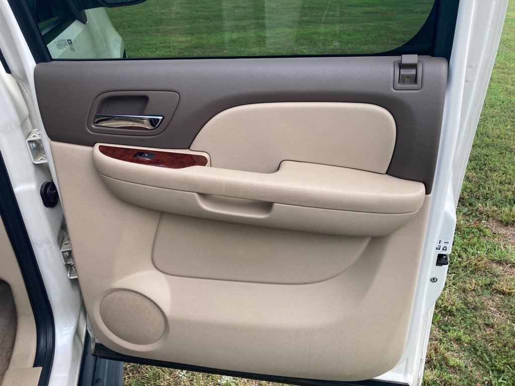 Used 2011 Chevrolet Suburban LTZ image 14