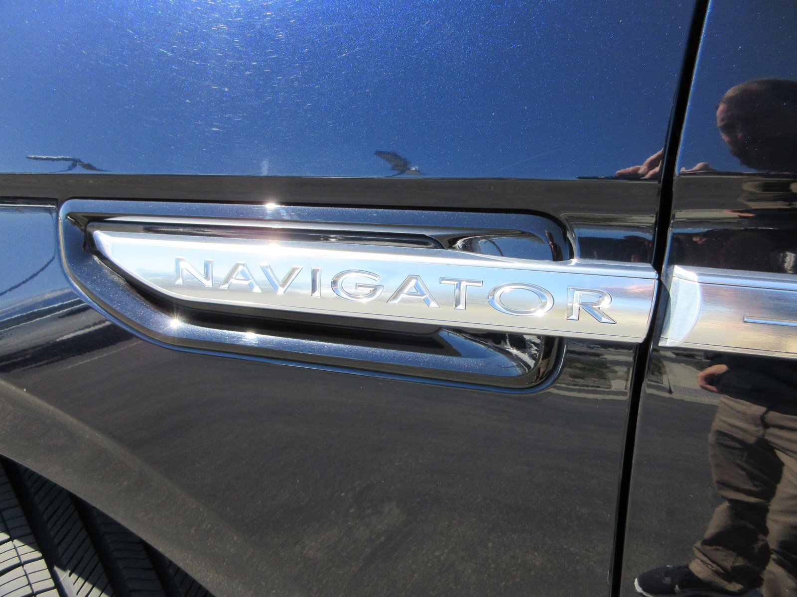 Used 2021 Lincoln Navigator Reserve w/ Cargo Convenience Package image 3