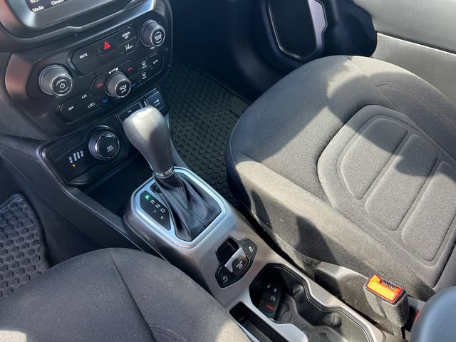 Used 2022 Jeep Renegade Latitude AWD/4WD image 22