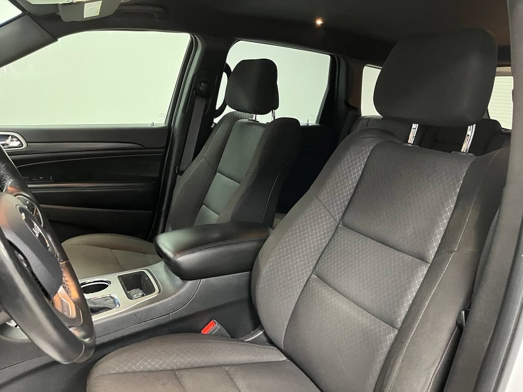 Used 2020 Jeep Grand Cherokee Laredo AWD/4WD image 22
