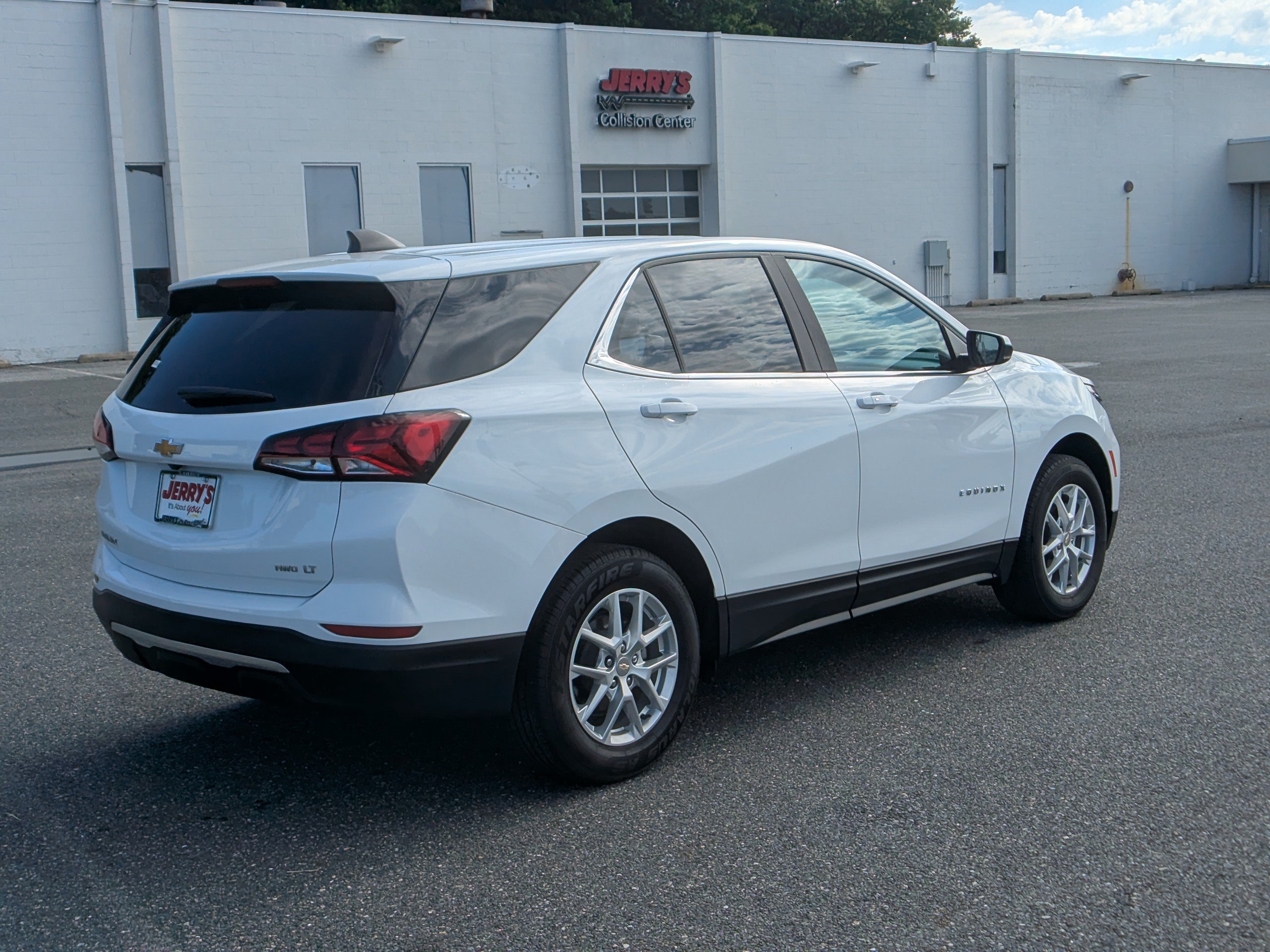 Used 2023 Chevrolet Equinox LT AWD/4WD image 9