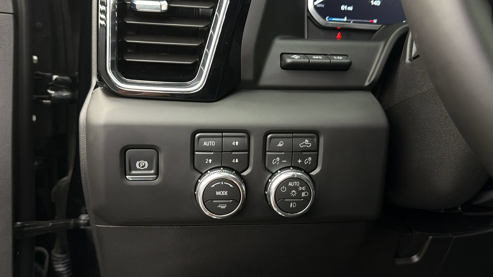 Used 2026 GMC Sierra 3500 Denali w/ Denali Reserve Package AWD/4WD image 24