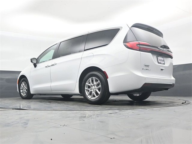 New 2026 Chrysler Pacifica Select image 41