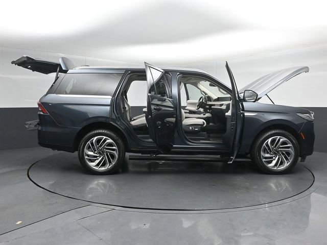 Certified 2025 Lincoln Navigator Reserve AWD/4WD image 64