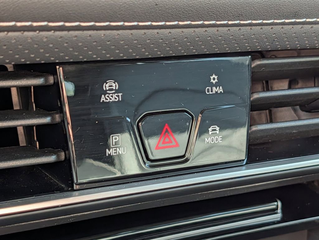 Used 2025 Volkswagen Atlas SE AWD/4WD image 46