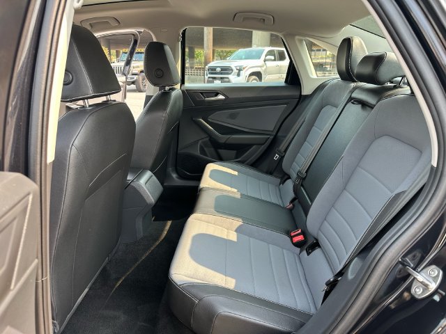 Used 2025 Volkswagen Jetta SE FWD image 30